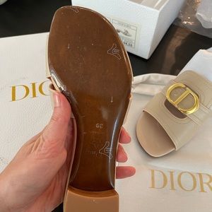 DIOR MONTAIGNE HEELED SLIDE -- size 39 beige